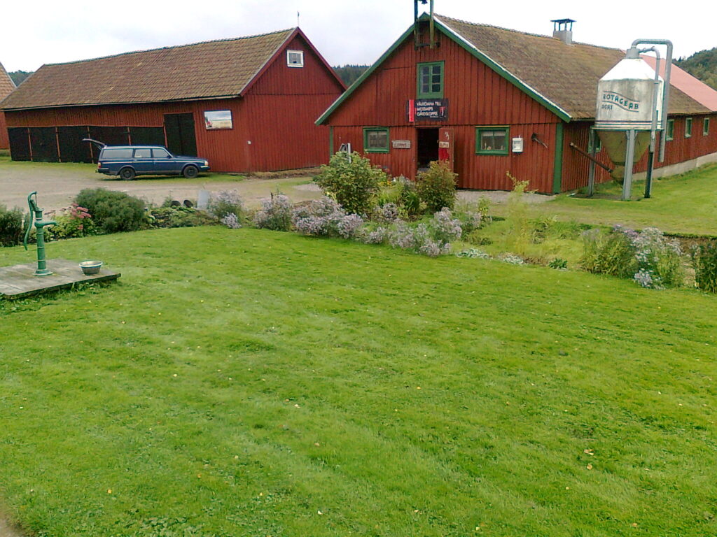 Mossarps Gårdsloppis nu med Retro & Antikt